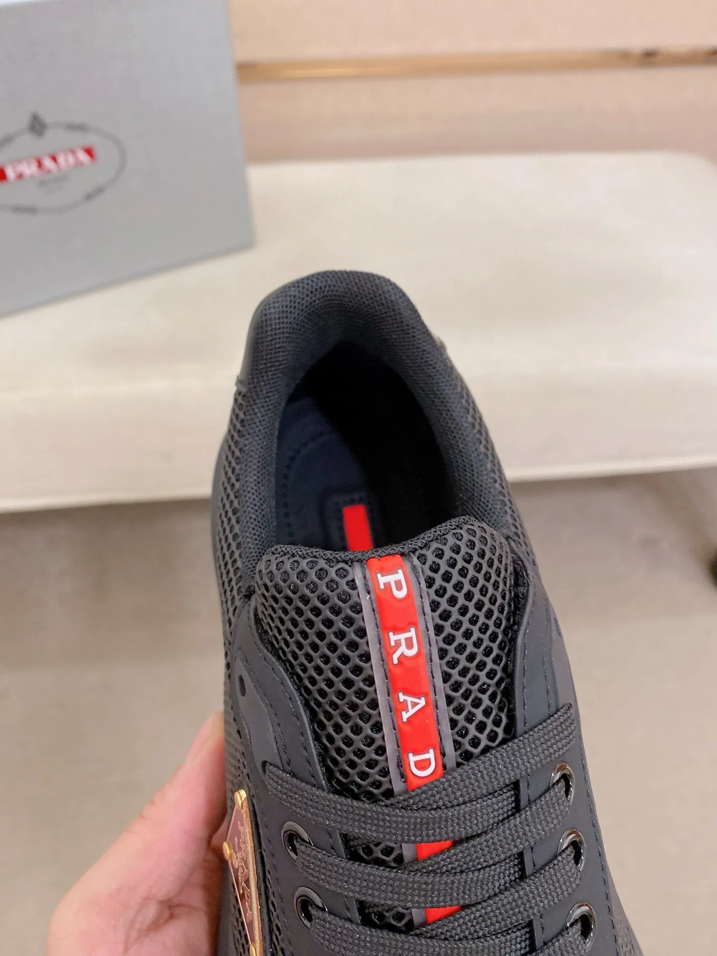 Men's shoes 💰 620💰 ✔️✔️✔️Higher version High-quality new PRADA (Prada) counters are launched simultaneously. The new men's shoes and 😘fabric are made of high-tech glue-making technology. Lining: Full cowhide lining. 👍🏿 High-end ☄️ Air-cushion molded anti-slip foam outsole, exquisite lines, simple and elegant, comfortable and high-end for leisure travel. Code number: 38 to 44 (45 can be customized and cannot be returned or exchanged)
